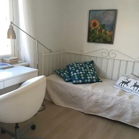 Goahti Apt- Central, River View, Top Floor Daire *