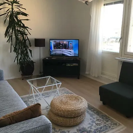 Goahti Apt- Central, River View, Top Floor