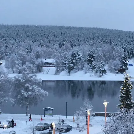 Huoneisto Goahti Apt- Central, River View, Top Floor *